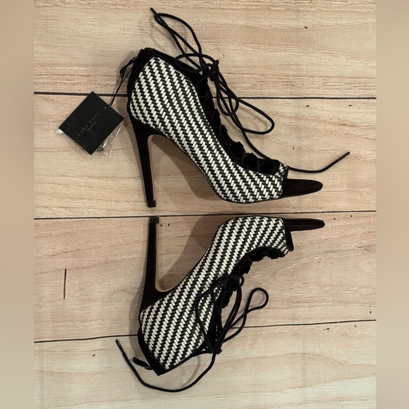 ZARA Elegant Black and White Chevron Heels/size 7 - Picture 7 of 9